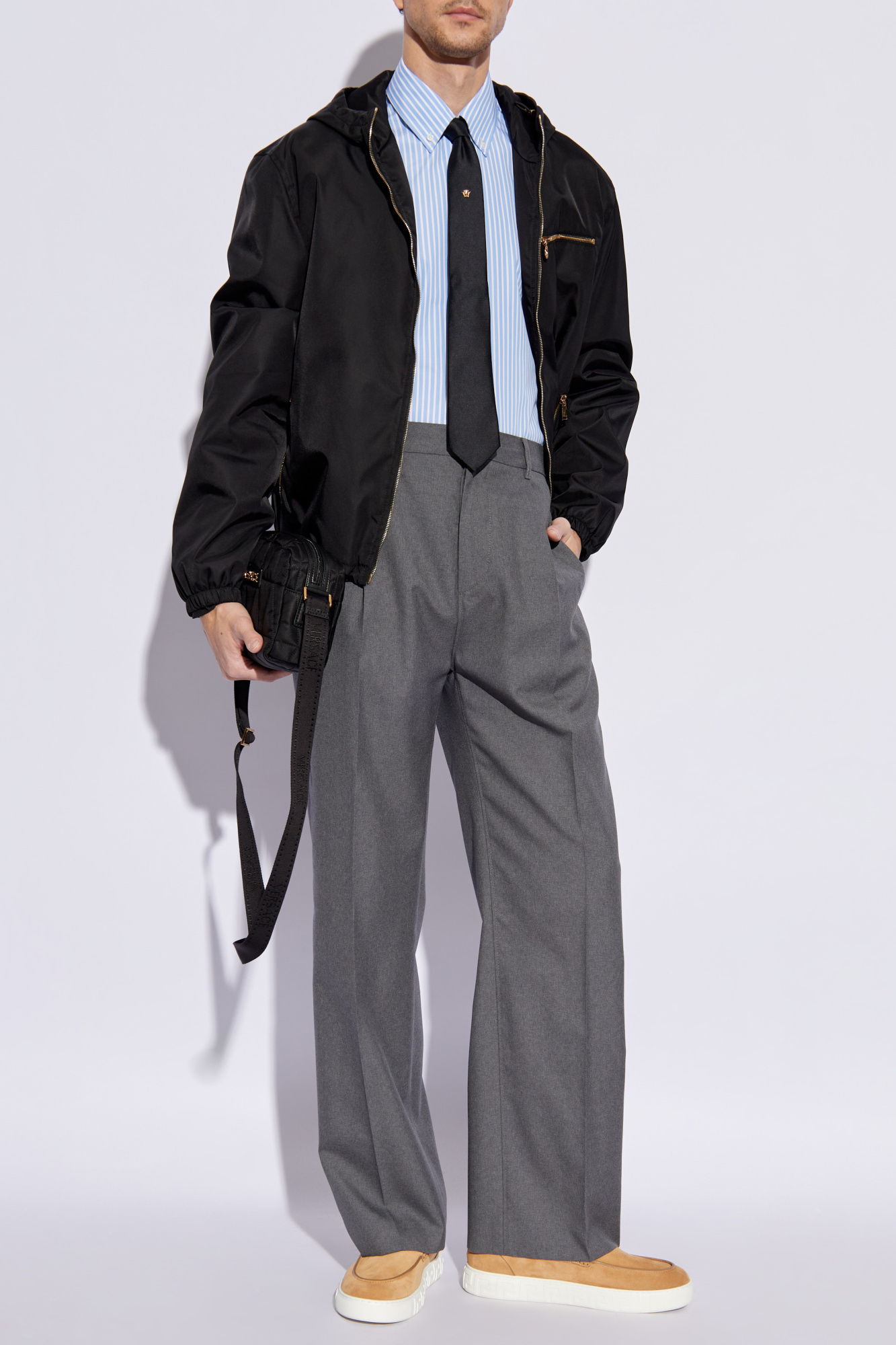 VERSACE VERSUS 新品タグ付き 安全ピン Vネックニット ブラック